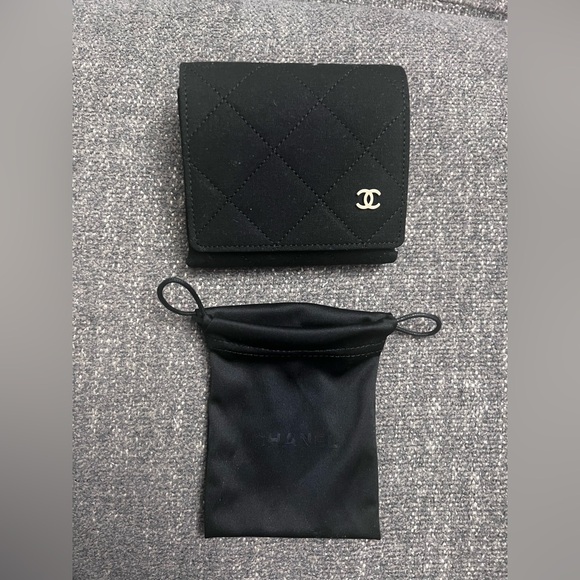 Chanel sunglasses case Only with cleaning cloth and dust bag - Picture 1 of 6